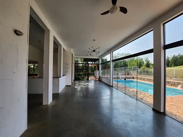 Chácara com 2000m² 3 quartos e 4 banheiros, à venda, no bairro Condomínio Residêncial Estância Cabral em Cambé