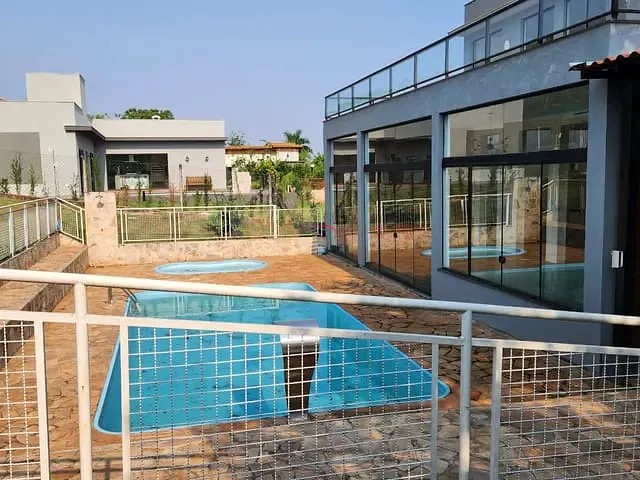 Chácara com 2000m² 3 quartos e 4 banheiros, à venda, no bairro Condomínio Residêncial Estância Cabral em Cambé