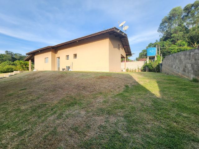 Chácara com 1500m² 3 quartos e 2 banheiros, à venda, no bairro Abadia em Louveira