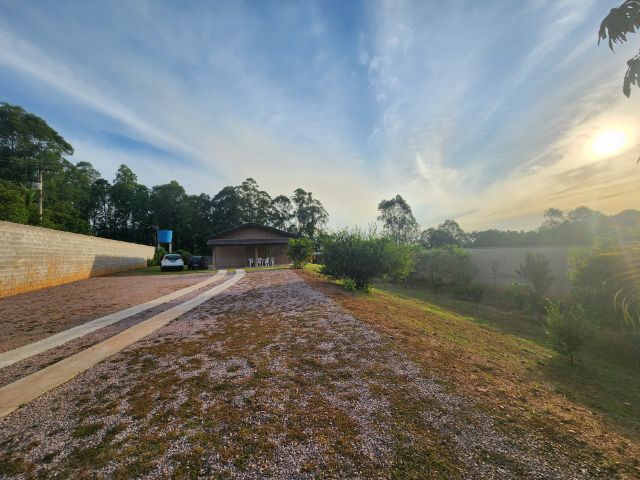 Chácara com 1500m² 3 quartos e 2 banheiros, à venda, no bairro Abadia em Louveira