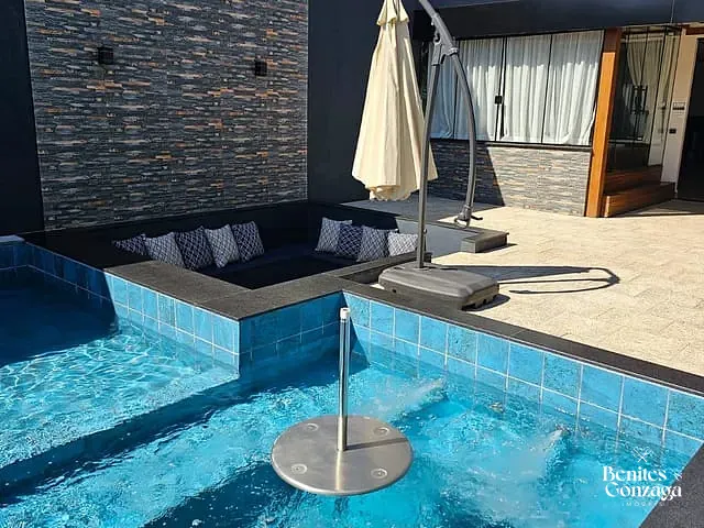 Chácara com 271m², à venda, no bairro Jardim das Flores em Maringá