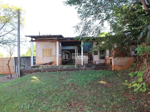 Chácara com 3000m² 3 quartos e 2 banheiros, à venda, no bairro Parque Presidente Vargas em Londrina