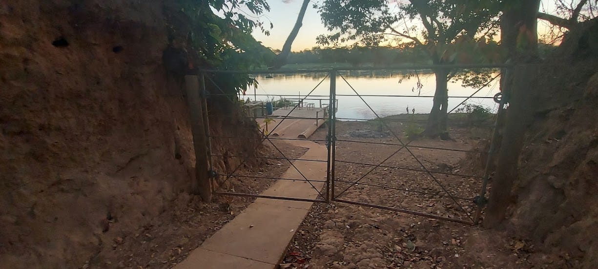 Rancho com três mil metros à venda a poucos quilômetros da cidade de Três Marias, MG ás margens do Rio São Francisco, ideal para pescadores. Todo mobiliado miniatura 6