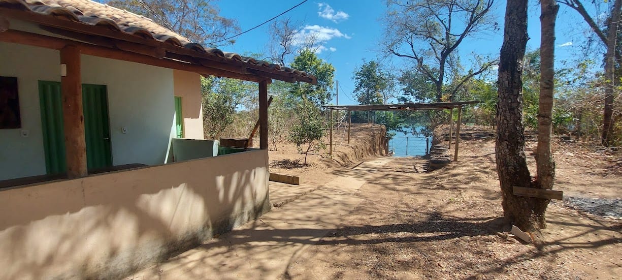 Rancho com três mil metros à venda a poucos quilômetros da cidade de Três Marias, MG ás margens do Rio São Francisco, ideal para pescadores. Todo mobiliado miniatura 8