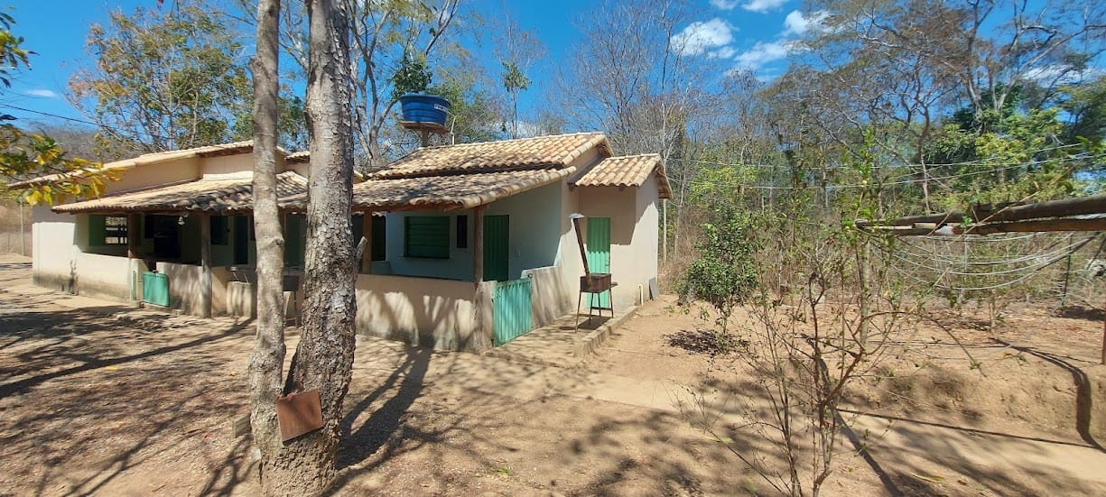 Rancho com três mil metros à venda a poucos quilômetros da cidade de Três Marias, MG ás margens do Rio São Francisco, ideal para pescadores. Todo mobiliado miniatura 11