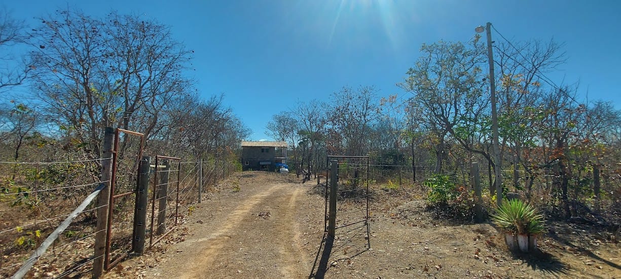 Rancho com três mil metros à venda a poucos quilômetros da cidade de Três Marias, MG ás margens do Rio São Francisco, ideal para pescadores. Todo mobiliado miniatura 2