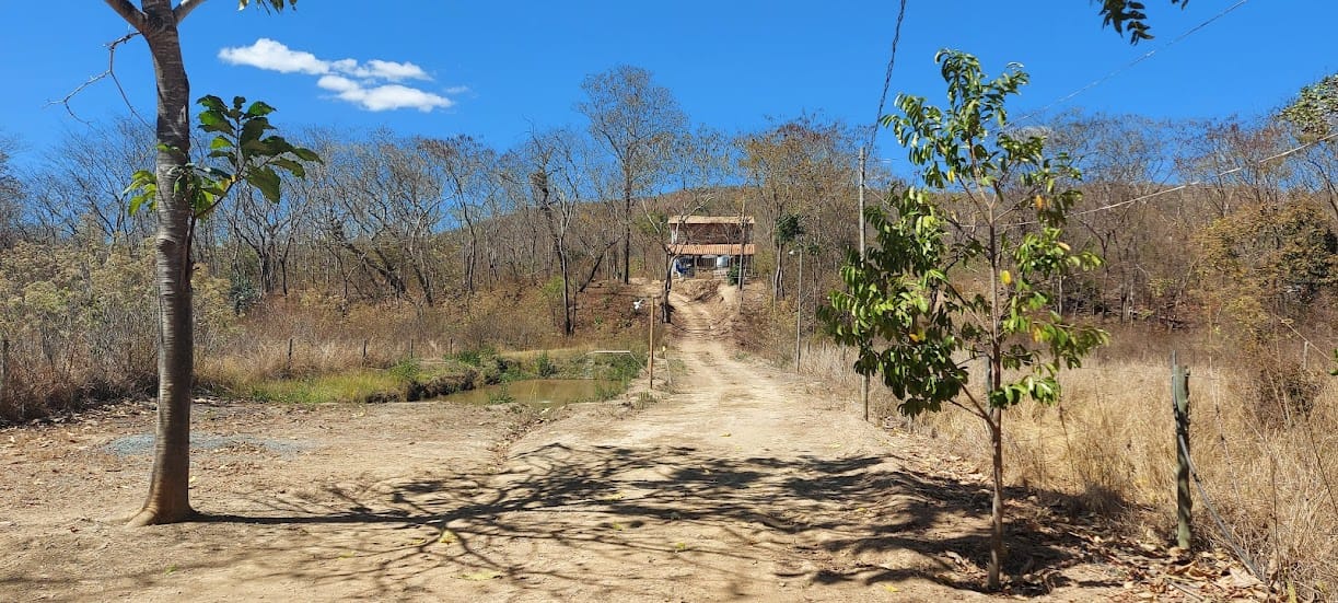 Rancho com três mil metros à venda a poucos quilômetros da cidade de Três Marias, MG ás margens do Rio São Francisco, ideal para pescadores. Todo mobiliado miniatura 25
