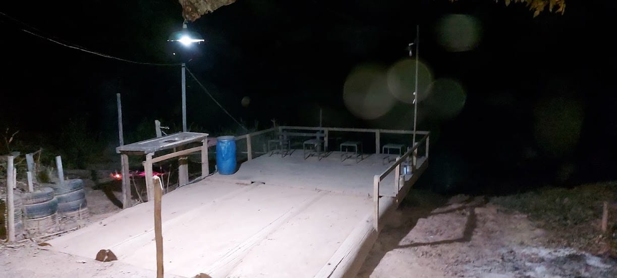 Rancho com três mil metros à venda a poucos quilômetros da cidade de Três Marias, MG ás margens do Rio São Francisco, ideal para pescadores. Todo mobiliado miniatura 46