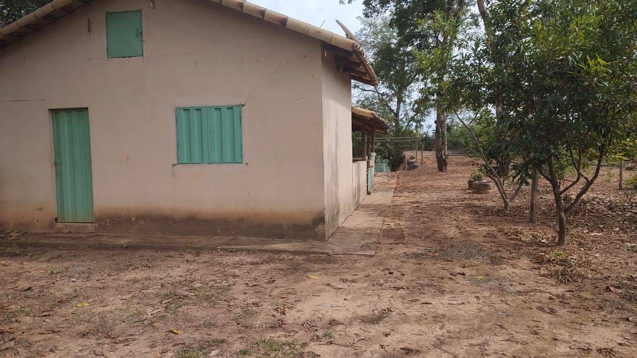 Rancho com três mil metros à venda a poucos quilômetros da cidade de Três Marias, MG ás margens do Rio São Francisco, ideal para pescadores. Todo mobiliado miniatura 52