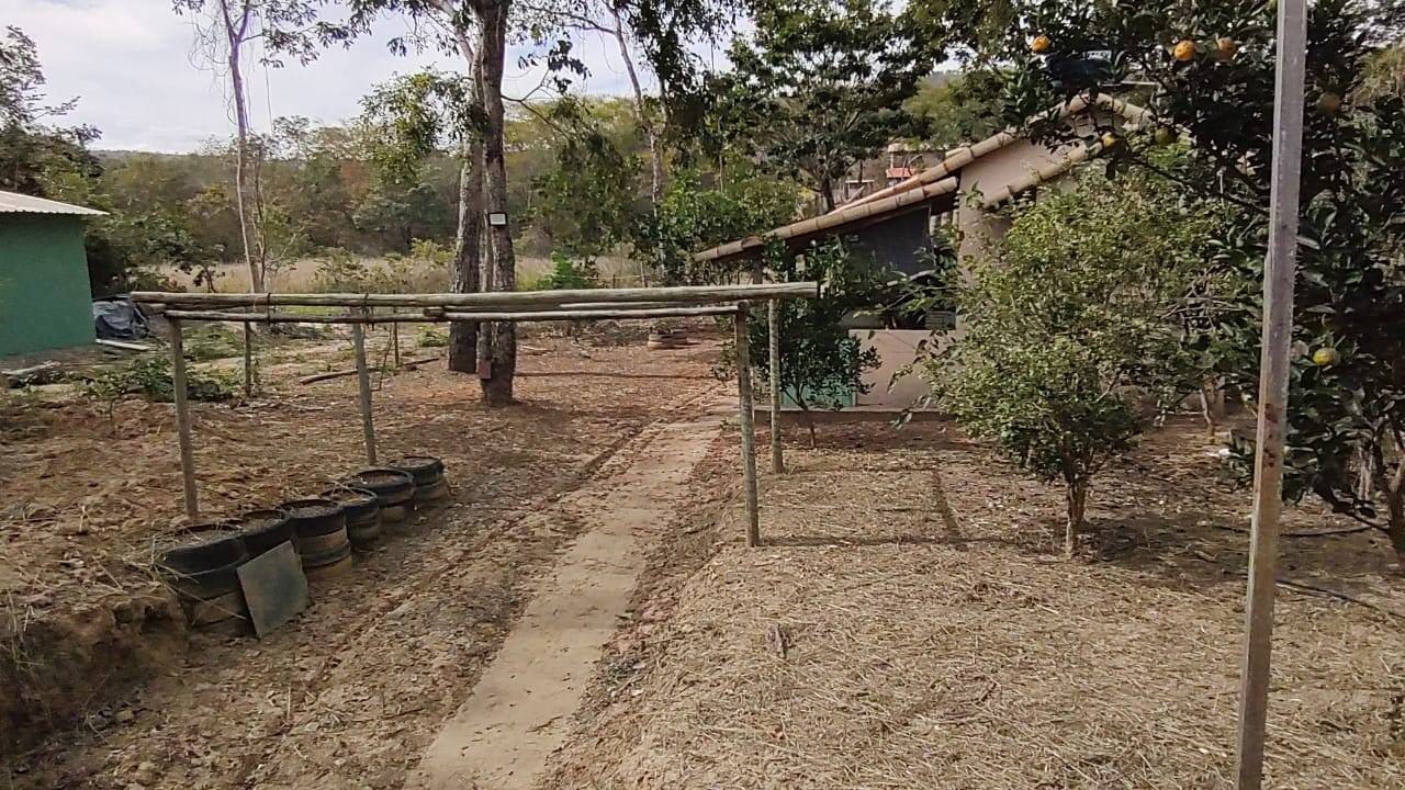 Rancho com três mil metros à venda a poucos quilômetros da cidade de Três Marias, MG ás margens do Rio São Francisco, ideal para pescadores. Todo mobiliado miniatura 54