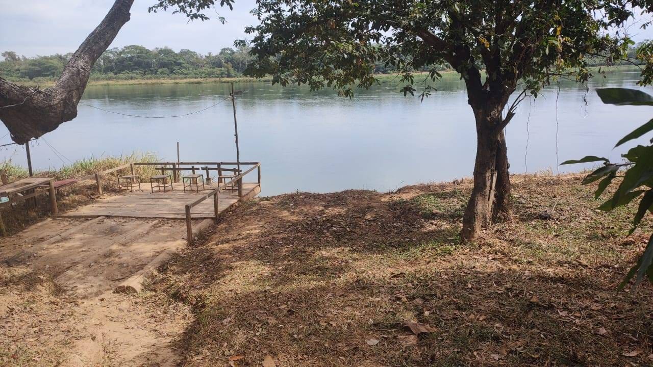 Rancho com três mil metros à venda a poucos quilômetros da cidade de Três Marias, MG ás margens do Rio São Francisco, ideal para pescadores. Todo mobiliado miniatura 56