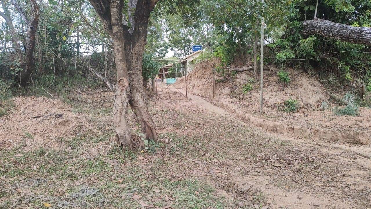 Rancho com três mil metros à venda a poucos quilômetros da cidade de Três Marias, MG ás margens do Rio São Francisco, ideal para pescadores. Todo mobiliado miniatura 58
