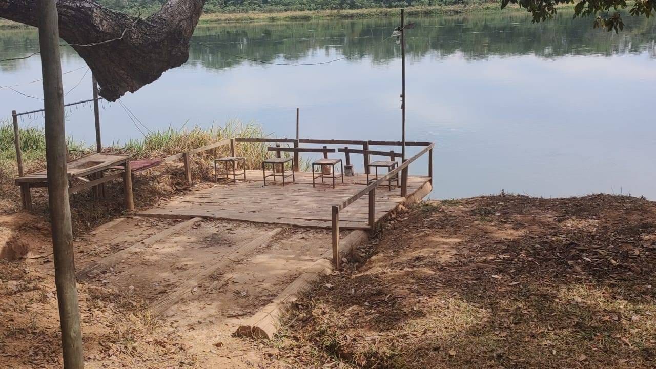 Rancho com três mil metros à venda a poucos quilômetros da cidade de Três Marias, MG ás margens do Rio São Francisco, ideal para pescadores. Todo mobiliado miniatura 59