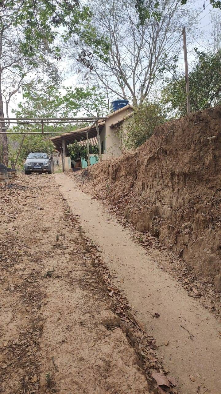 Rancho com três mil metros à venda a poucos quilômetros da cidade de Três Marias, MG ás margens do Rio São Francisco, ideal para pescadores. Todo mobiliado miniatura 65
