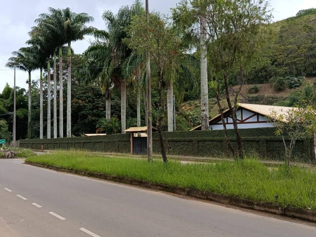 Chácara 5 quartos e 3 banheiros, à venda, no bairro Filgueiras em Juiz de Fora