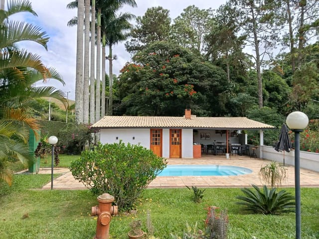 Chácara 5 quartos e 3 banheiros, à venda, no bairro Filgueiras em Juiz de Fora