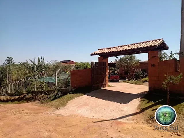 Chácara com 180m² 3 quartos e 3 banheiros, à venda, no bairro Carafá em Votorantim