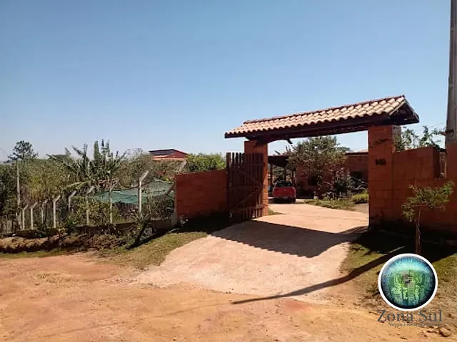 Chácara com 180m² 3 quartos e 3 banheiros, à venda, no bairro Carafá em Votorantim