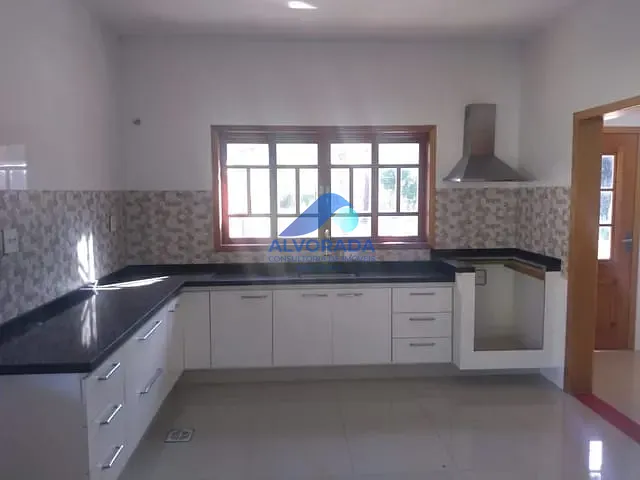 Chácara com 9000m² 2 quartos e 1 banheiro, à venda, no bairro Jardim Torrão de Ouro em São José dos Campos
