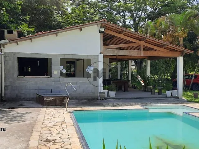 Chácara com 4000m² 1 quarto e 3 banheiros, à venda, no bairro Bom Jardim I em Guaratinguetá