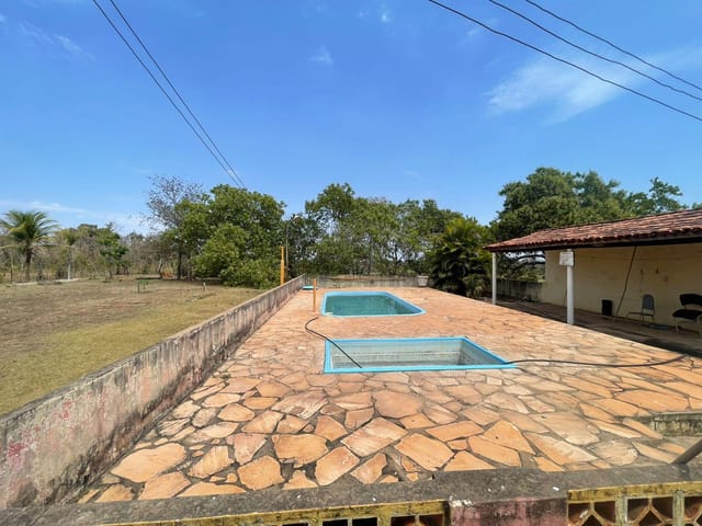 Foto do Chácara - Chácara à venda no  Distrito do Sucuri-Cuiabá-MT, 10 hc, à 10 km da AMBEV, Fundos c/ Rio Bandeira, poço artesiano, 2 casas, piscina, curral, horta, chiqueiro | Lyah Jaudy Imóveis