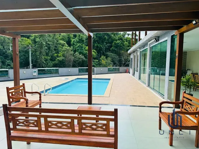 Chácara 3 quartos e 4 banheiros, à venda, no bairro Dorandia em Barra do Piraí