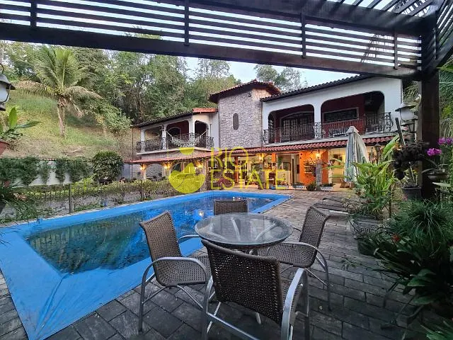 Chácara com 11800m² 4 quartos e 2 banheiros, à venda, no bairro 9 de Abril em Barra Mansa