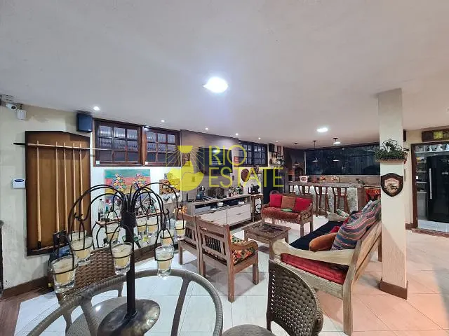 Chácara com 11800m² 4 quartos e 2 banheiros, à venda, no bairro 9 de Abril em Barra Mansa