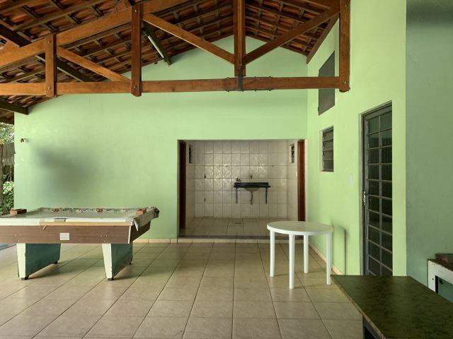 Chácara com 1000m² 2 quartos e 3 banheiros, à venda ou para alugar, no bairro Centro em Rio das Pedras