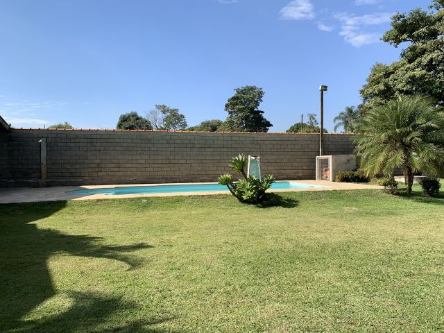 Chácara com 1000m² 2 quartos e 3 banheiros, à venda ou para alugar, no bairro Centro em Rio das Pedras