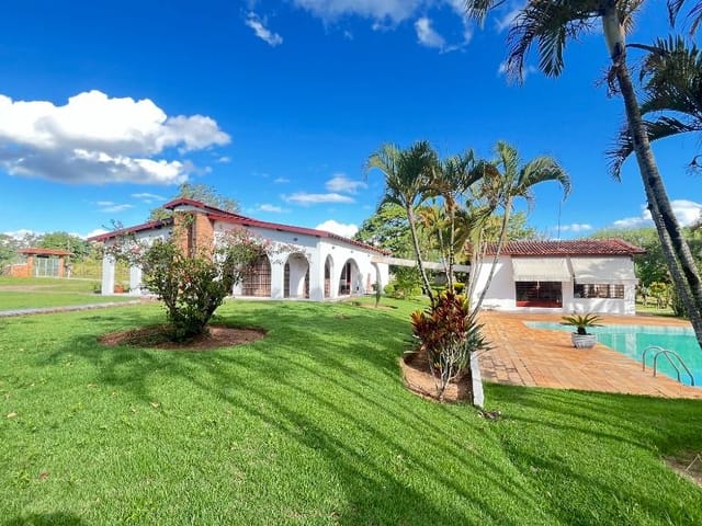 Chácara com 30m² 3 quartos e 3 banheiros, à venda, no bairro Zona Rural  em Tatuí