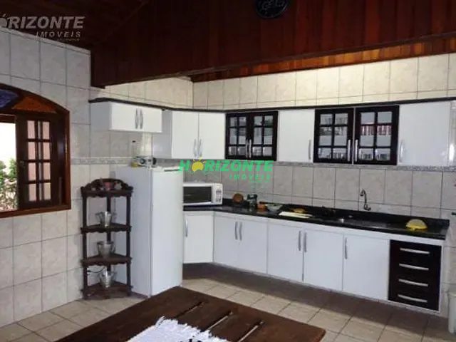 Chácara com 1380m² 3 quartos e 4 banheiros, à venda, no bairro Canguera em São Roque