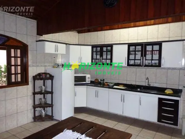 Chácara com 1380m² 3 quartos e 4 banheiros, à venda, no bairro Canguera em São Roque