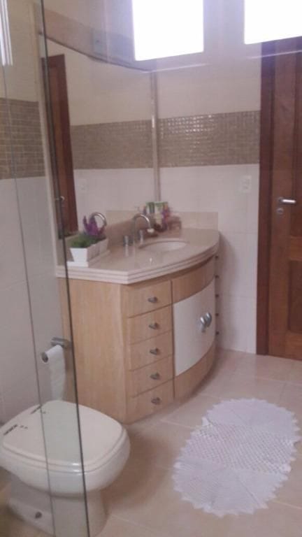 Chácara com 2500m² 5 quartos e 4 banheiros, à venda, no bairro Vale dos Lagos em Tatuí