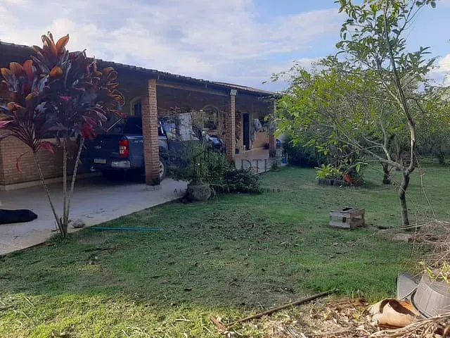 Chácara com 1000m² 3 quartos e 2 banheiros, à venda, no bairro Parque das Varinhas em Mogi das Cruzes