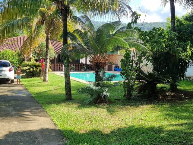 Chácara com 1600m² 5 quartos e 5 banheiros, à venda, no bairro Itaocaia Valley (Itaipuaçu) em Maricá