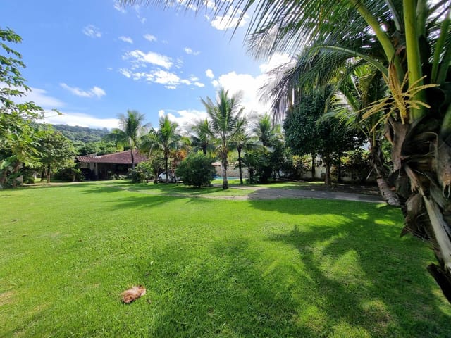Chácara com 1600m² 5 quartos e 5 banheiros, à venda, no bairro Itaocaia Valley (Itaipuaçu) em Maricá