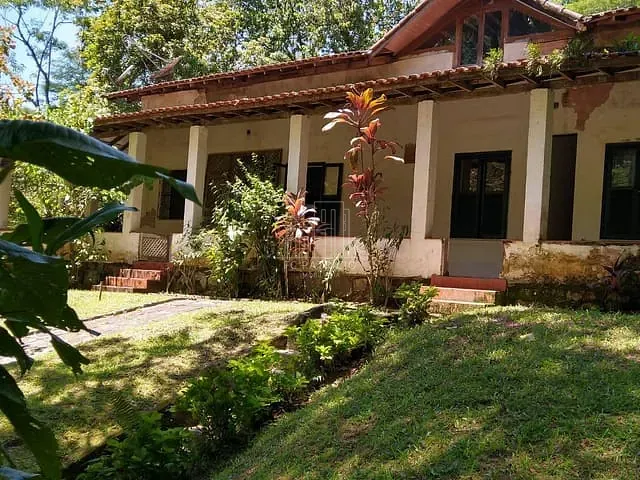 Chácara com 91000m² 3 quartos e 3 banheiros, à venda, no bairro Espinhaço em Guapimirim