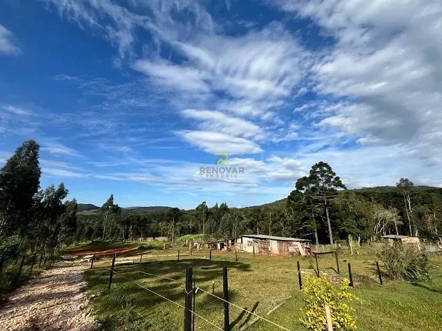 Chácara com 12100m² 3 quartos e 1 banheiro, à venda, no bairro Santana em Guarapuava