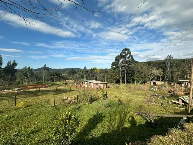Chácara com 12100m² 3 quartos e 1 banheiro, à venda, no bairro Santana em Guarapuava