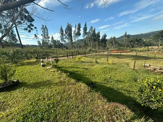 Chácara com 12100m² 3 quartos e 1 banheiro, à venda, no bairro Santana em Guarapuava