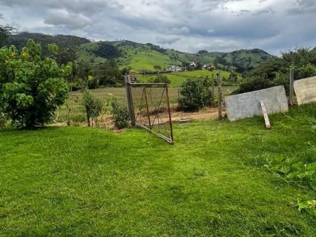 Chácara com 800m², à venda, no bairro Água Branca em Cambuí