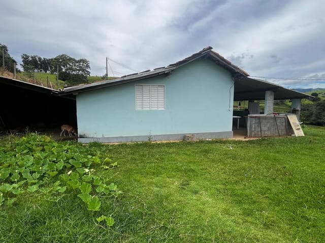 Chácara com 800m², à venda, no bairro Água Branca em Cambuí