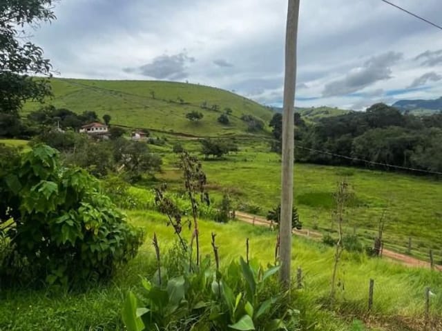 Chácara com 800m², à venda, no bairro Água Branca em Cambuí