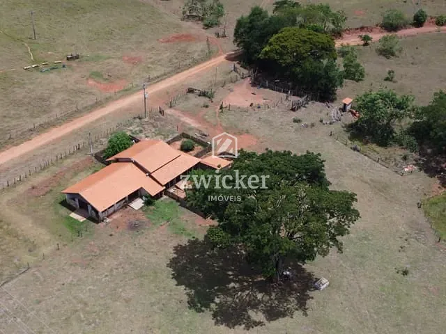 Chácara com 25000m² 3 quartos e 3 banheiros, à venda, no bairro zona rural em Bauru