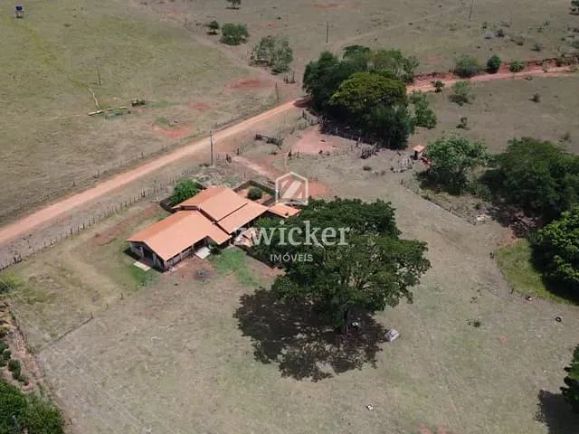 Chácara com 25000m² 3 quartos e 3 banheiros, à venda, no bairro zona rural em Bauru