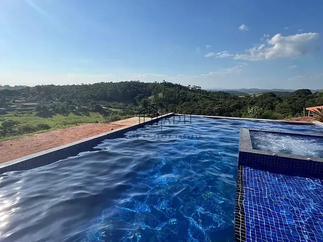 Chácara com 4200m² 3 quartos e 2 banheiros, à venda, no bairro Beija-Flor em Mogi das Cruzes