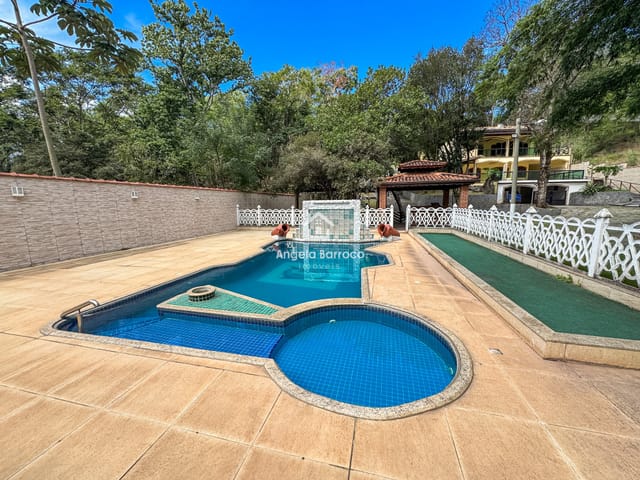 Chácara com 3500m² 5 quartos e 8 banheiros, à venda, no bairro Itaocaia Valley (Itaipuaçu) em Maricá
