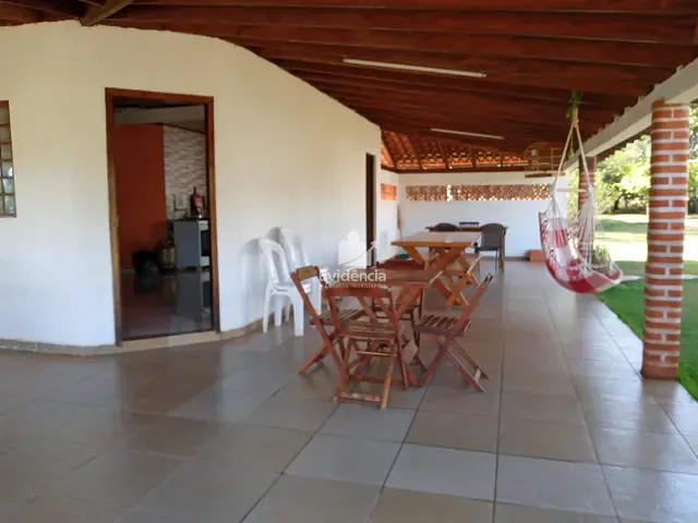 Chácara com 2500m² 3 quartos e 2 banheiros, à venda, no bairro Área Rural de Londrina em Londrina