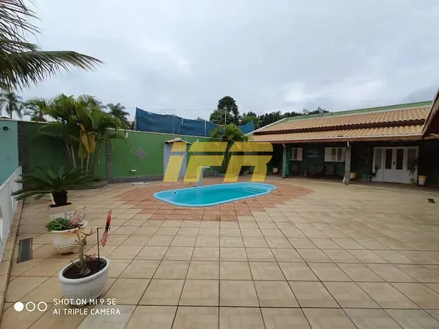 Chácara com 1300m² 2 quartos e 3 banheiros, à venda, no bairro Granjas Rurais Reunidas em Taubaté
